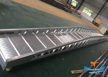 China Escalera de acero del muelle de la pasarela de aluminio marina para el envío longitud de 8 - del 15m fábrica